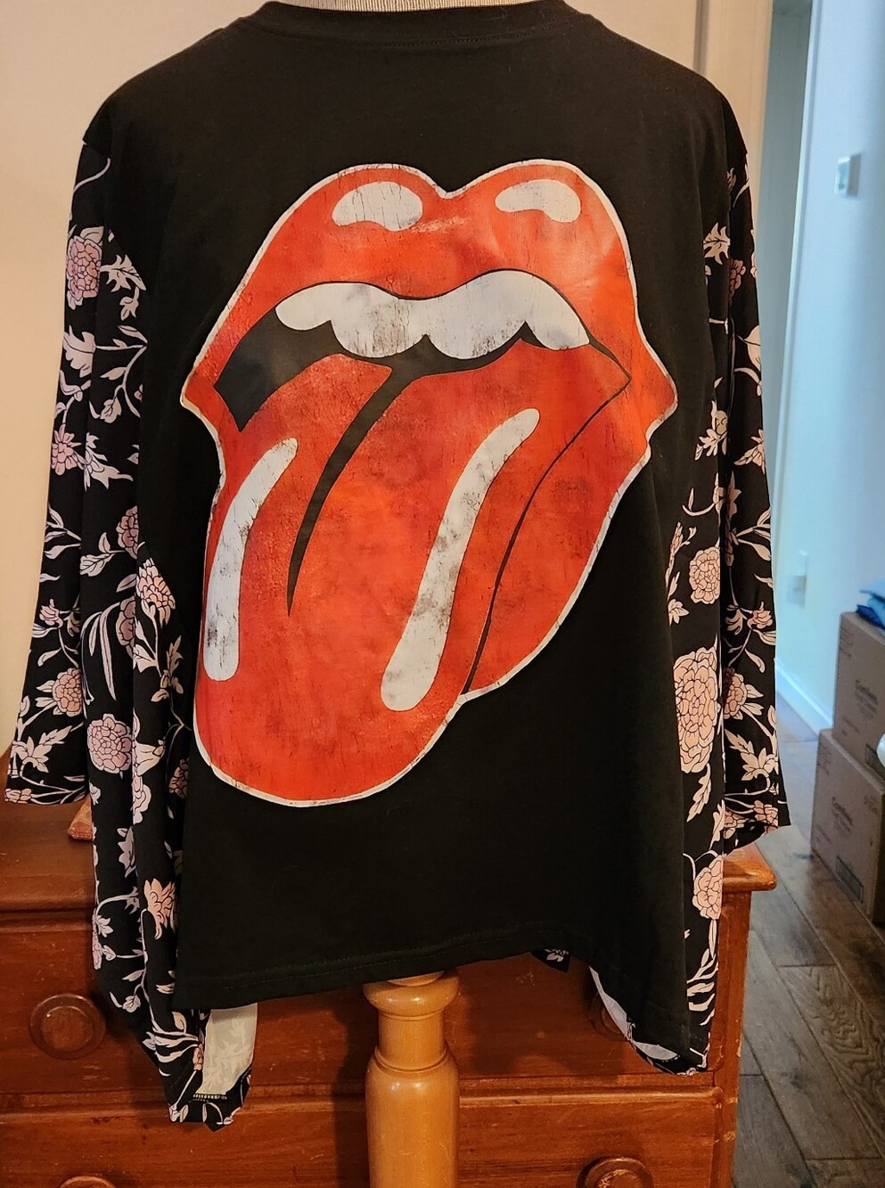 Black Graphic ROLLING STONES and Floral Sleeves